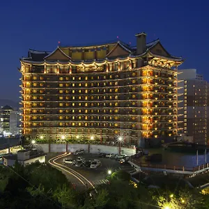 Commodore Hotel